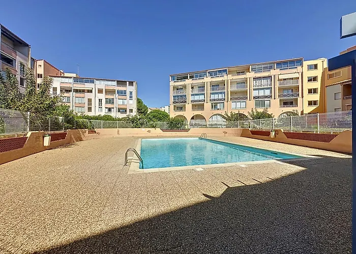 Appartement T1 Familial Avec Terrasse, Piscine, à 6 Min à Pied Et Aqualand à 2 Min Agde