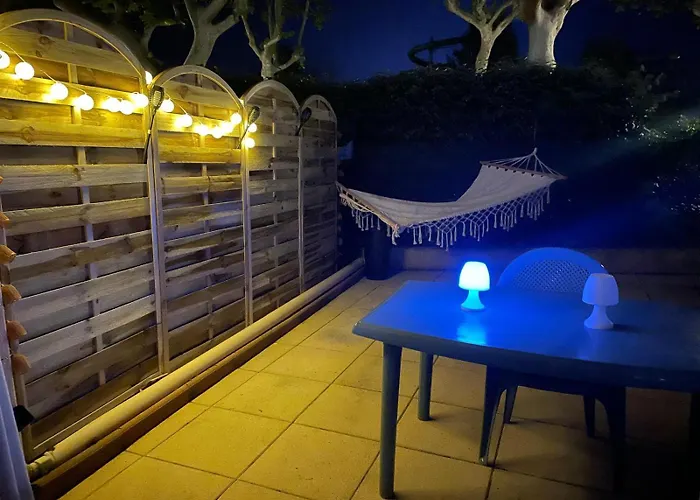 Appartement T1 Familial Avec Terrasse, Piscine, à 6 Min à Pied Et Aqualand à 2 Min