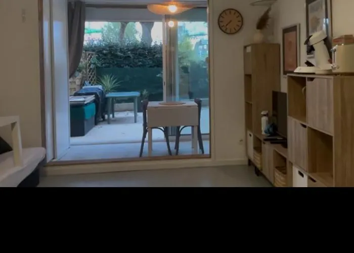 Appartement T1 Familial Avec Terrasse, Piscine, à 6 Min à Pied Et Aqualand à 2 Min *