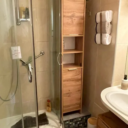 Appartement T1 Familial Avec Terrasse, Piscine, A 6 Min A Pied Et Aqualand A 2 Min *