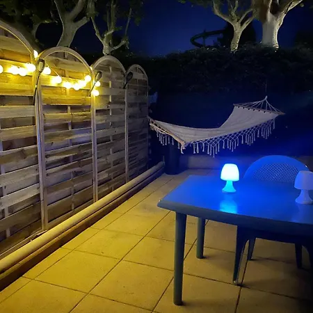 Appartement T1 Familial Avec Terrasse, Piscine, A 6 Min A Pied Et Aqualand A 2 Min