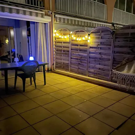 T1 Familial Avec Terrasse, Piscine, A 6 Min A Pied Et Aqualand A 2 Min דירה